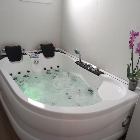 Apartamentos De La Haya & Suite Con Jacuzzi, Junto Al Teatro Romano Мерида Экстерьер фото