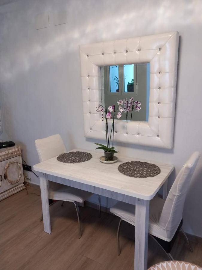 Apartamentos De La Haya & Suite Con Jacuzzi, Junto Al Teatro Romano Мерида Экстерьер фото