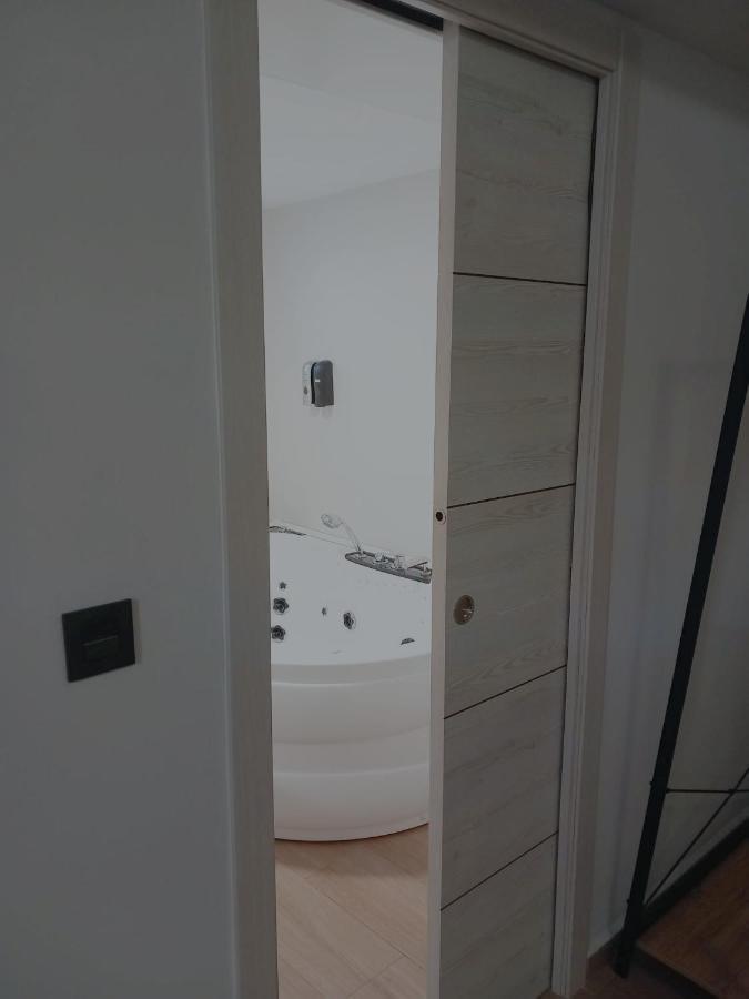 Apartamentos De La Haya & Suite Con Jacuzzi, Junto Al Teatro Romano Мерида Экстерьер фото